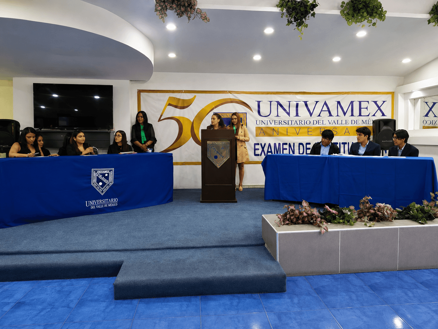 Comunidad académica en presentación institucional