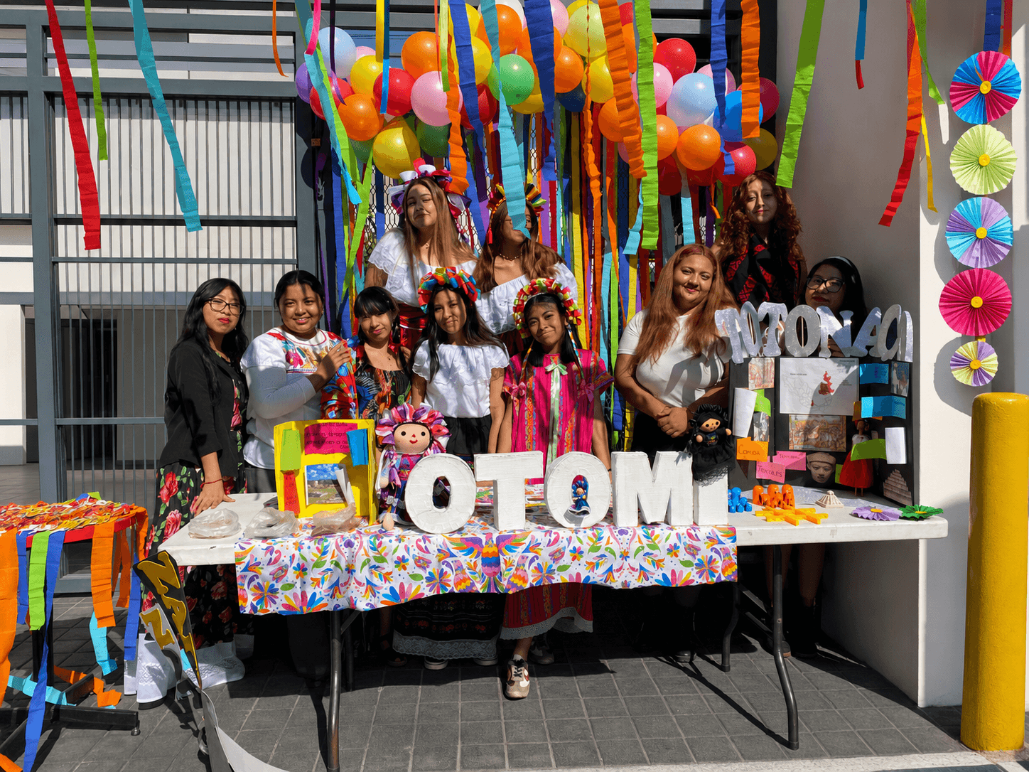 Estudiantes en actividad visual y creativa